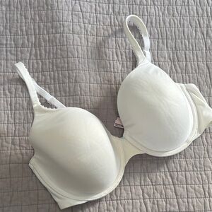 Victoria’s Secret Body by Victoria Lined Perfect Coverage Underwire Bra 36D